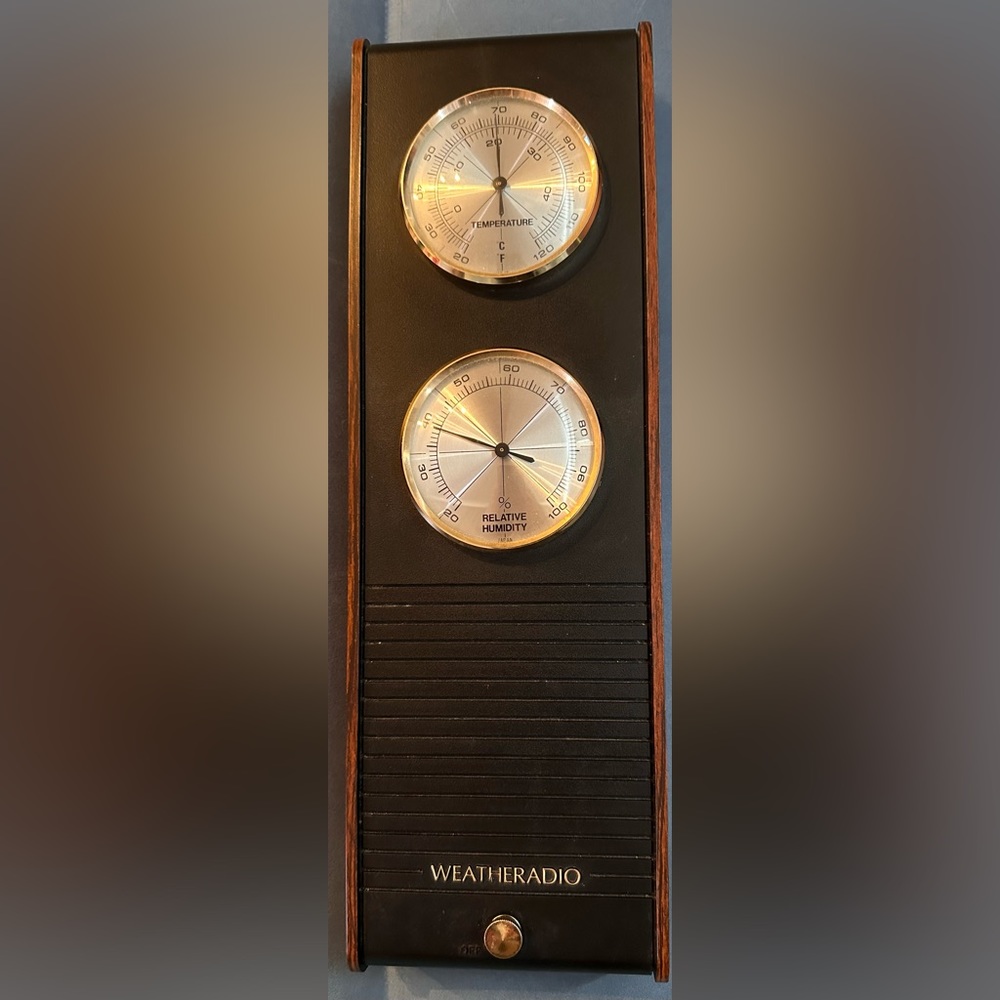 Vintage Realistic Weatheradio model No 12-150